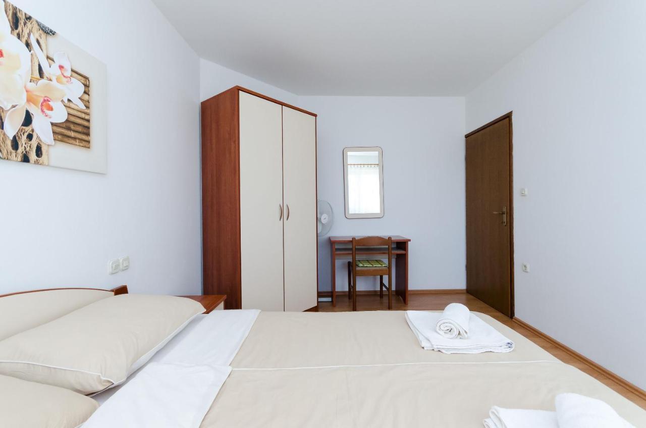 Apartments Marija P โลปาร์ ภายนอก รูปภาพ