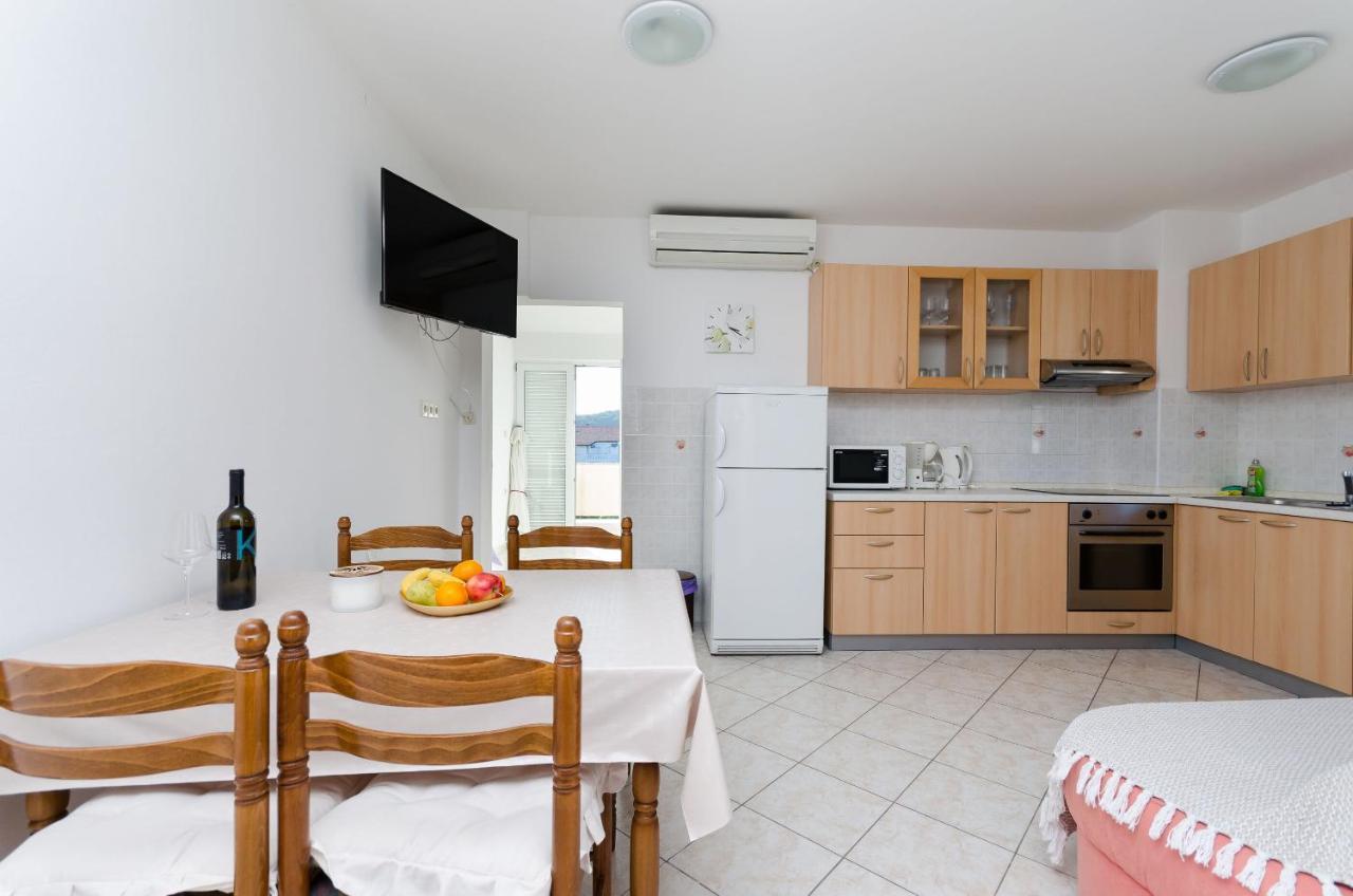 Apartments Marija P โลปาร์ ภายนอก รูปภาพ