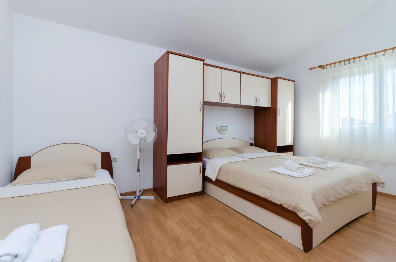 Apartments Marija P โลปาร์ ภายนอก รูปภาพ